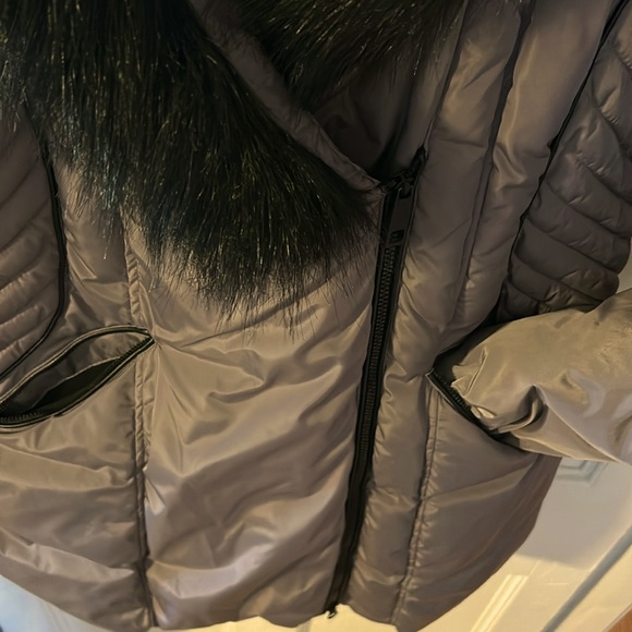 Reitman, ladies puffer, hooded coat, size XL, Grey, 2 Zippered closures. - Picture 6 of 11